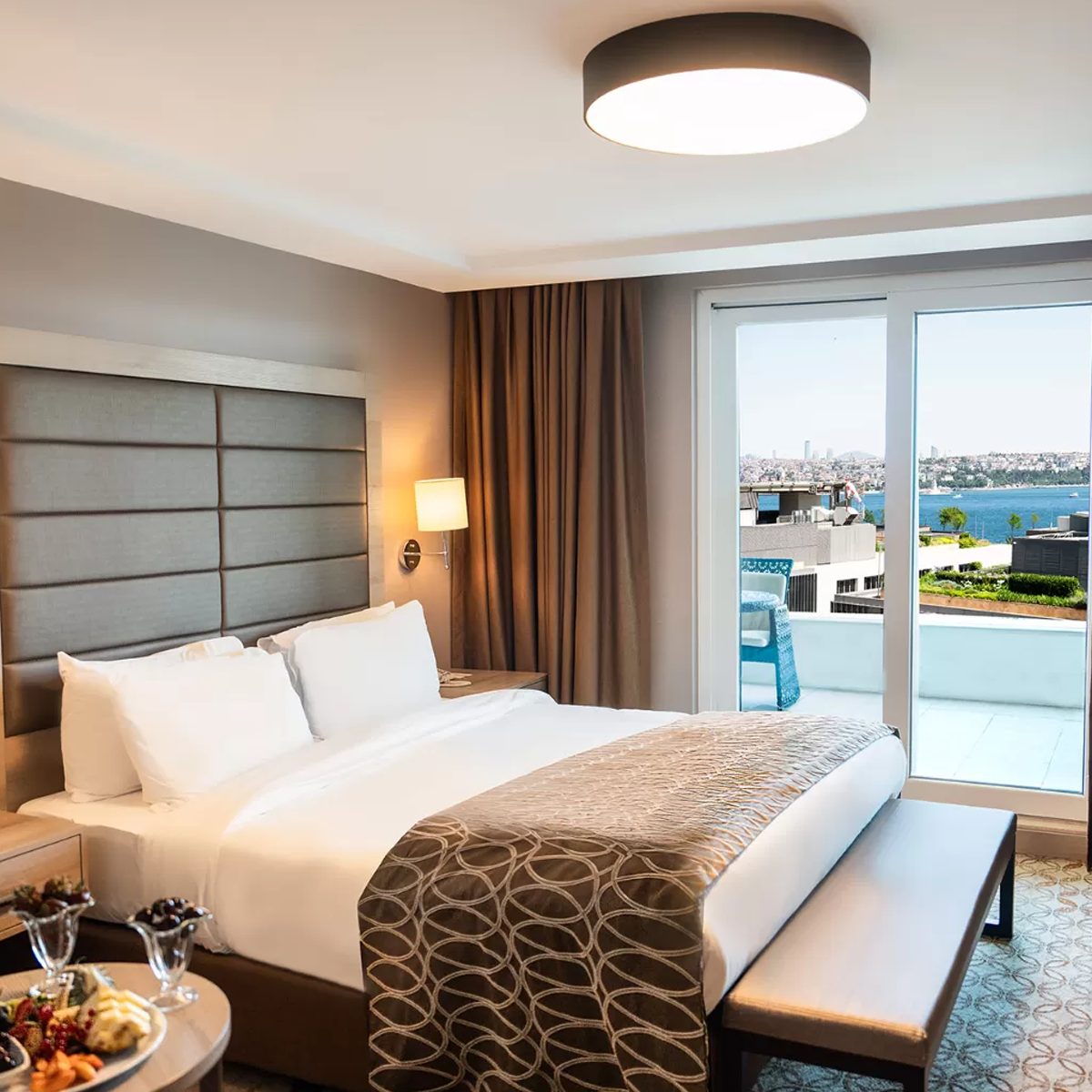 Sea-view room, seen from the terrace door