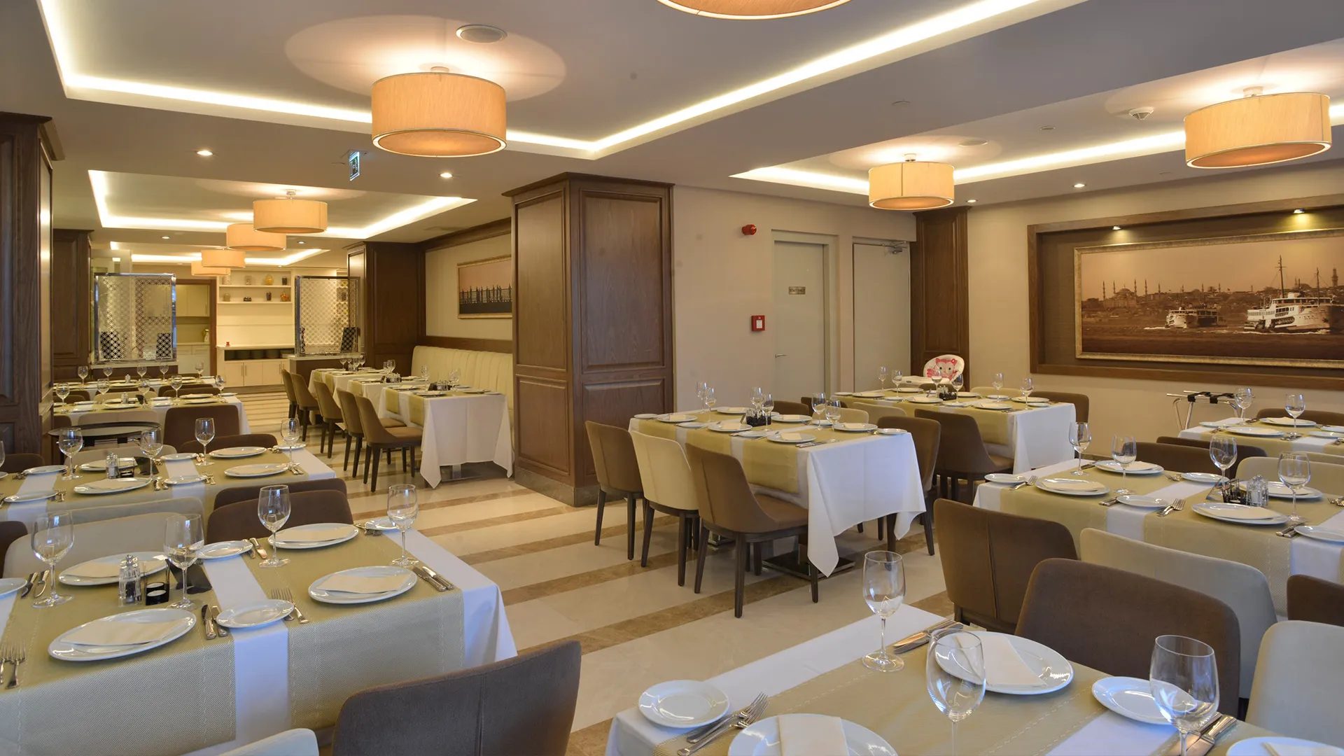 Mares Restaurant dining room