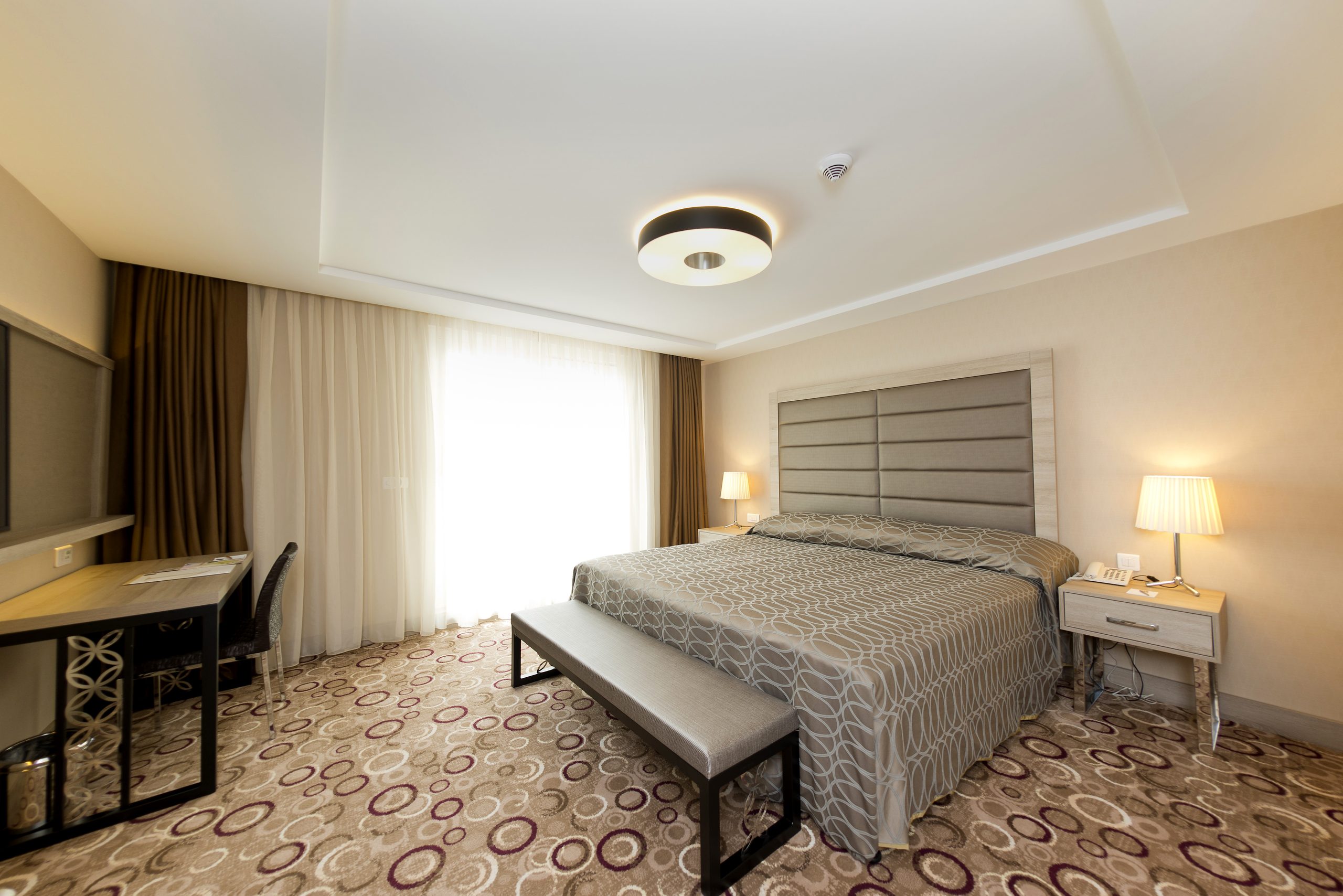 Junior Family Suite: double bed, desk and wide window
