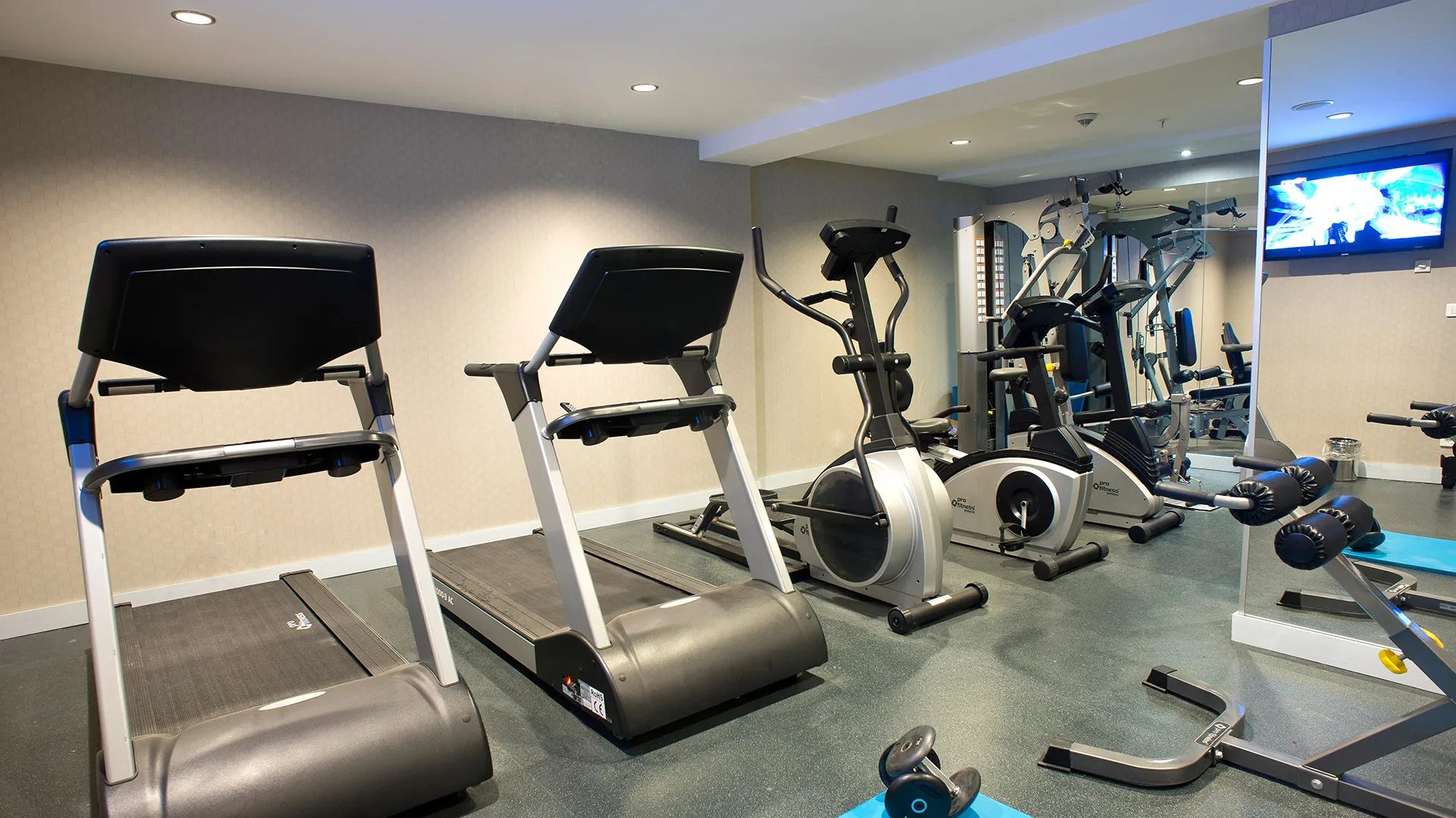 Fitness centre: treadmills and cardio equipment